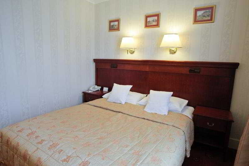 Hotel Mazurkas Ozarow Mazowiecki Extérieur photo